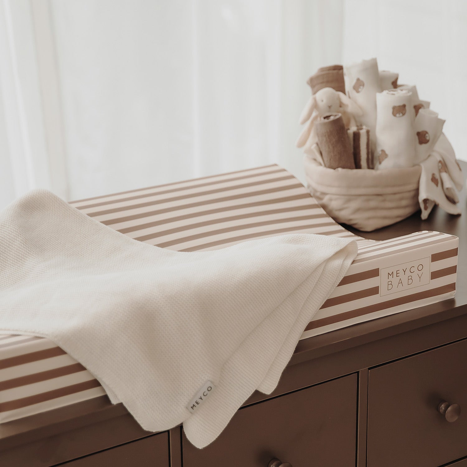 Aankleedkussen - Fat Stripe Taupe