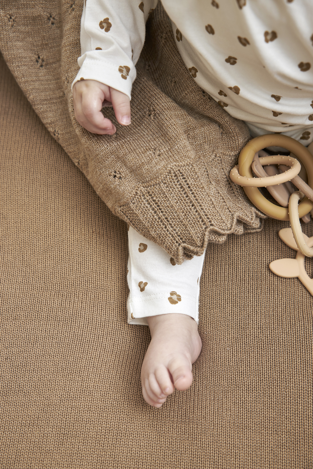 Boxkleed Mini Knots teddy - toffee - 77x97cm