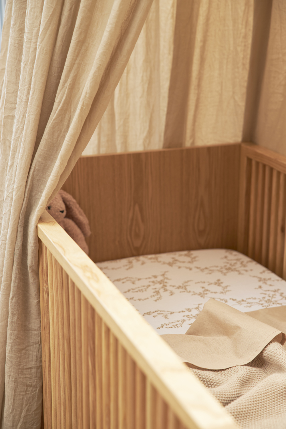 Fitted sheet cot bed Branches - sand - 60x120cm