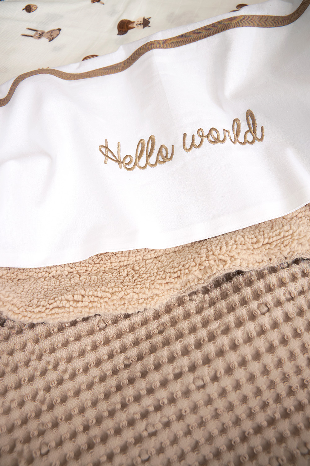 Cot bed sheet Hello World - taupe - 100x150cm