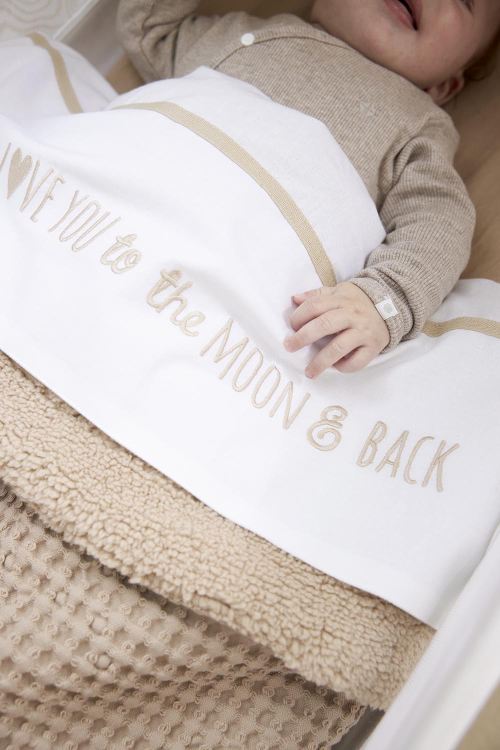 Cot bed sheet Love you to the moon & back - sand - 100x150cm