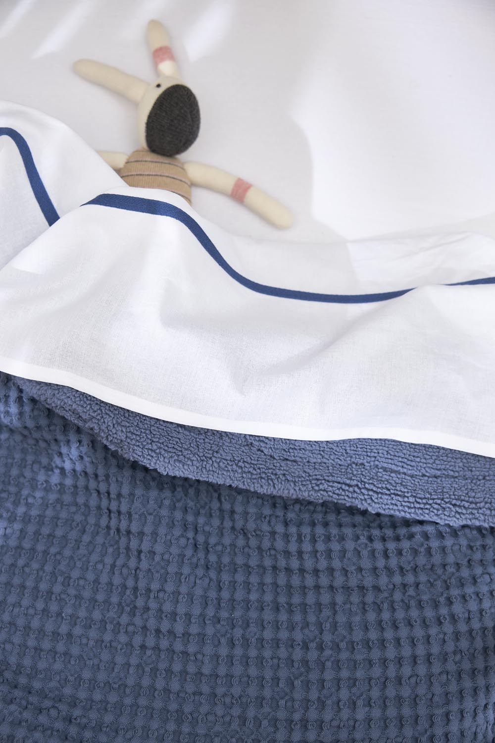 Cot bed blanket Waffle Teddy - indigo - 100x150cm