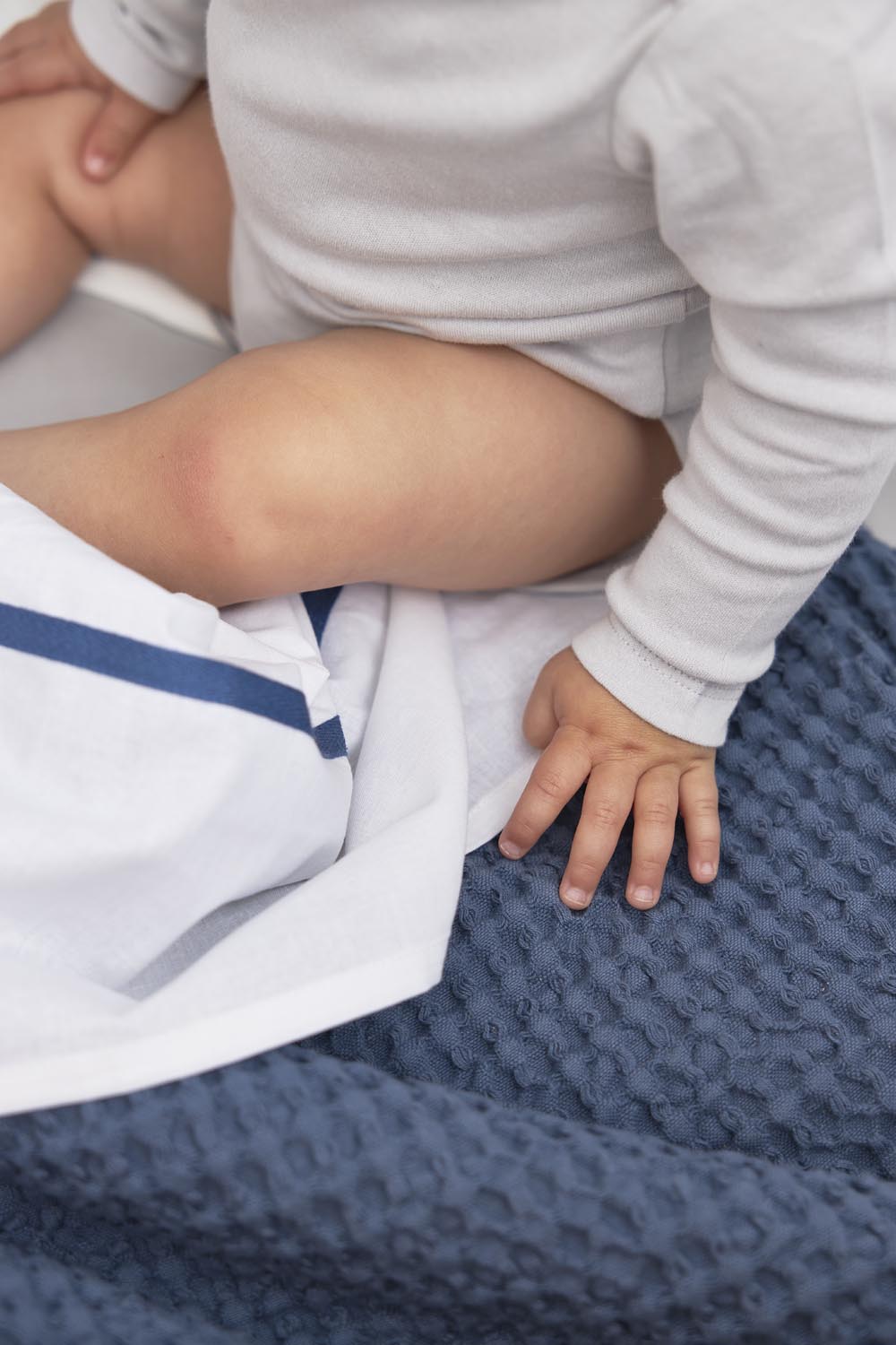 Cot bed blanket Waffle Teddy - indigo - 100x150cm