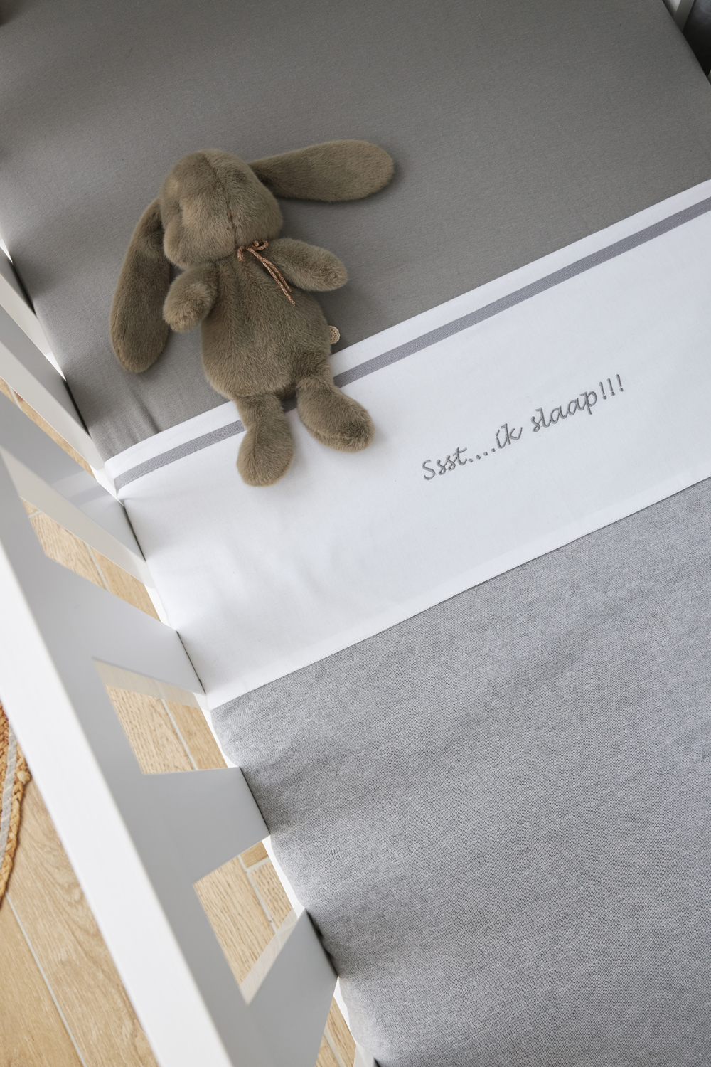 Cot bed sheet Ssst...ik slaap!! - grey - 100x150cm