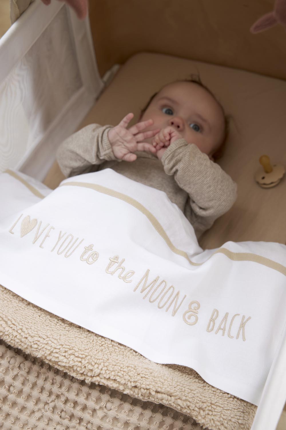 Cot bed sheet Love you to the moon & back - sand - 100x150cm