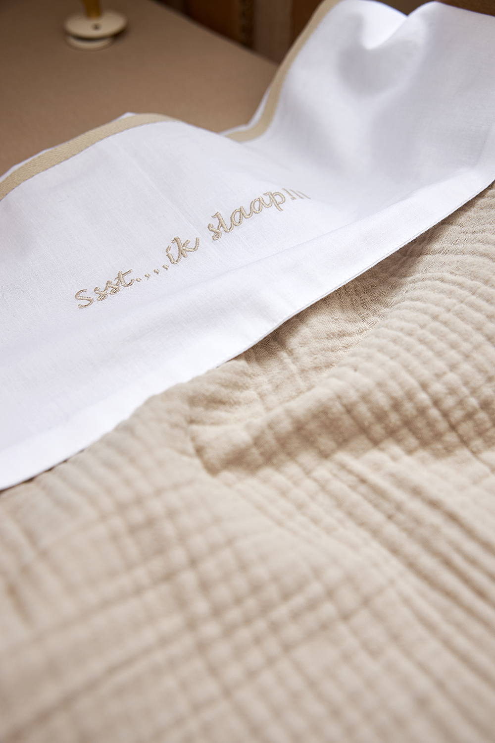 Cot bed sheet pre-washed muslin Uni - sand - 100x150cm