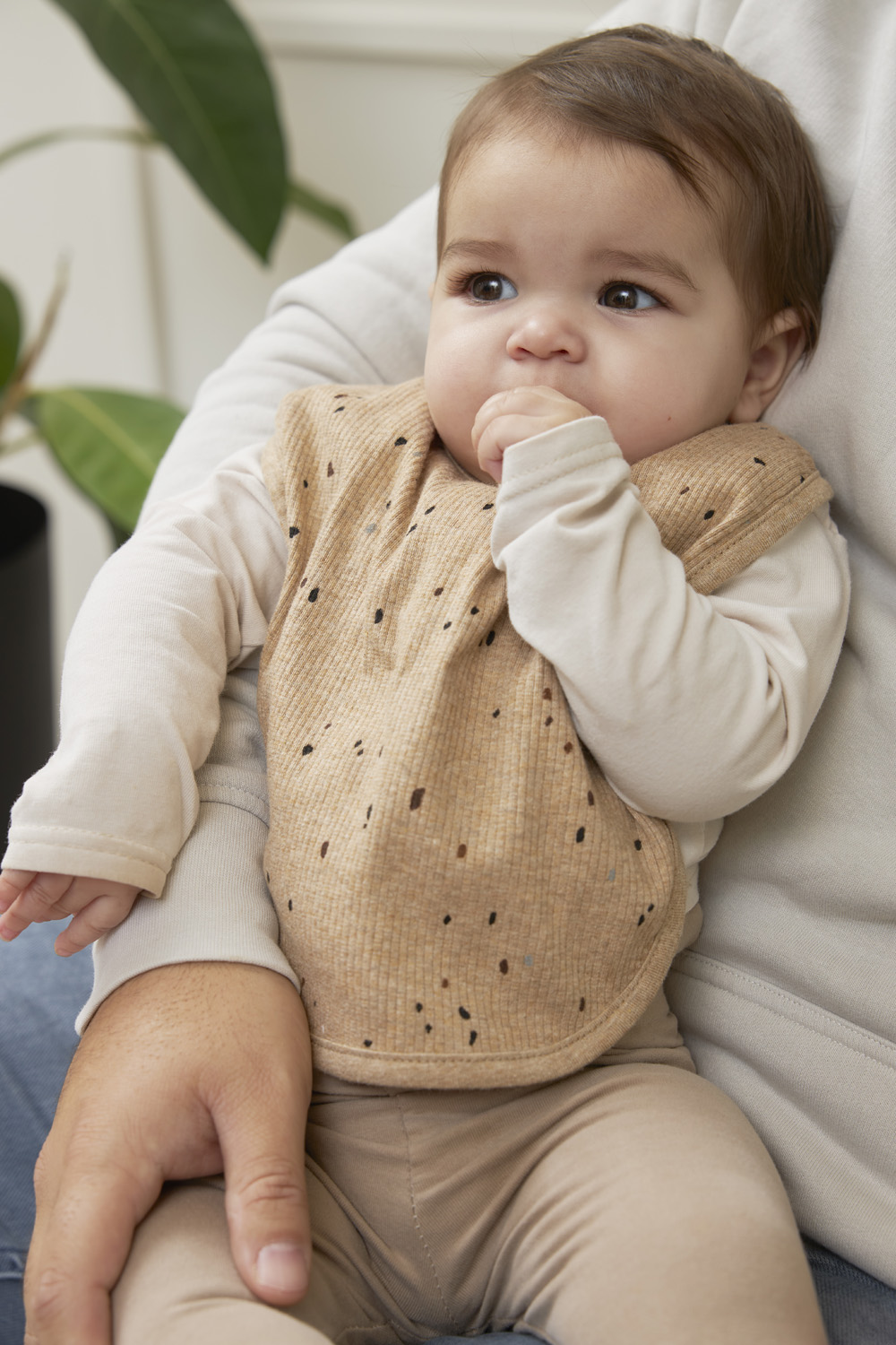 Bib with press stud 2-pack Rib Mini Spot - toffee melange