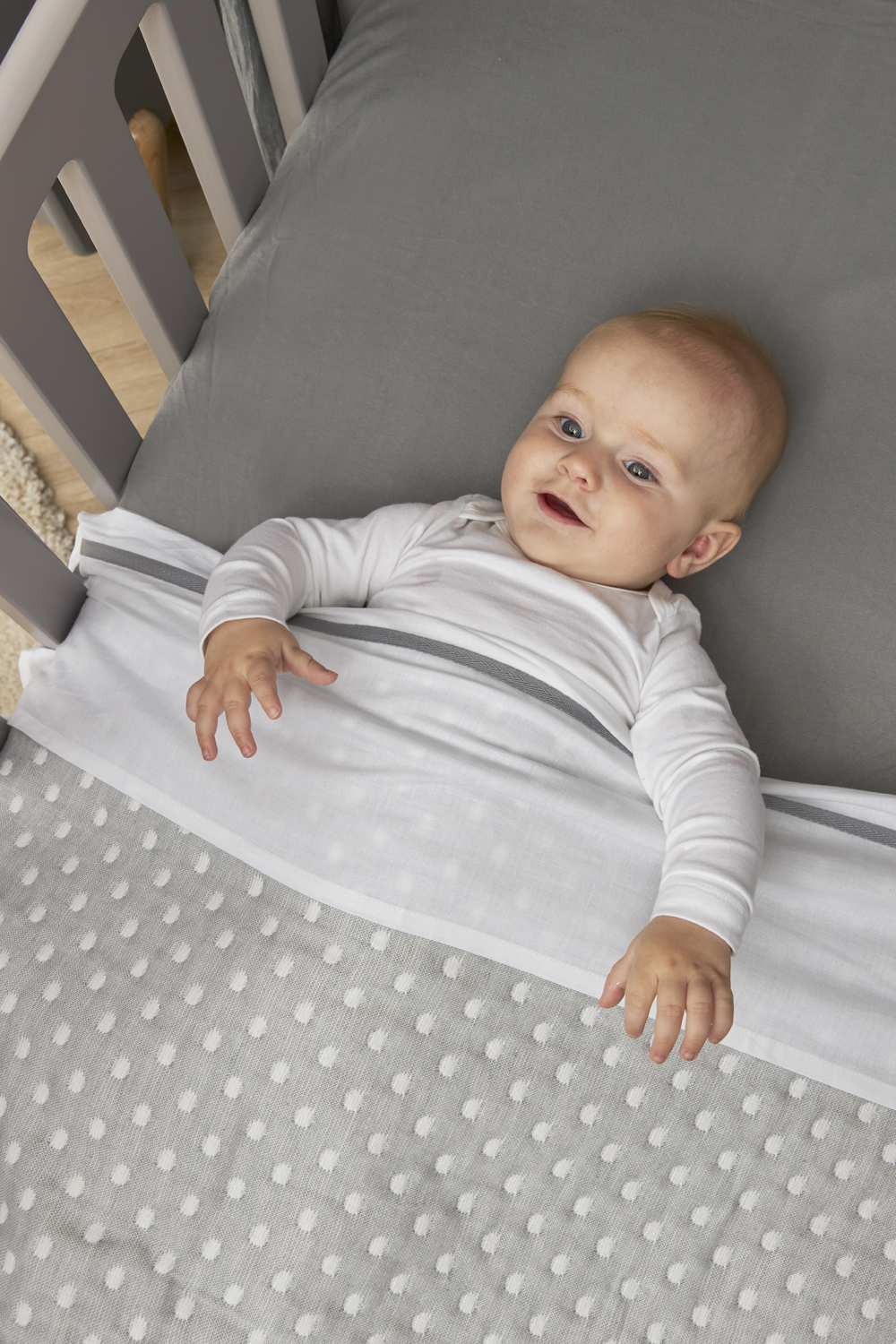 Wiegdeken Little Dots - grey - 75x100cm