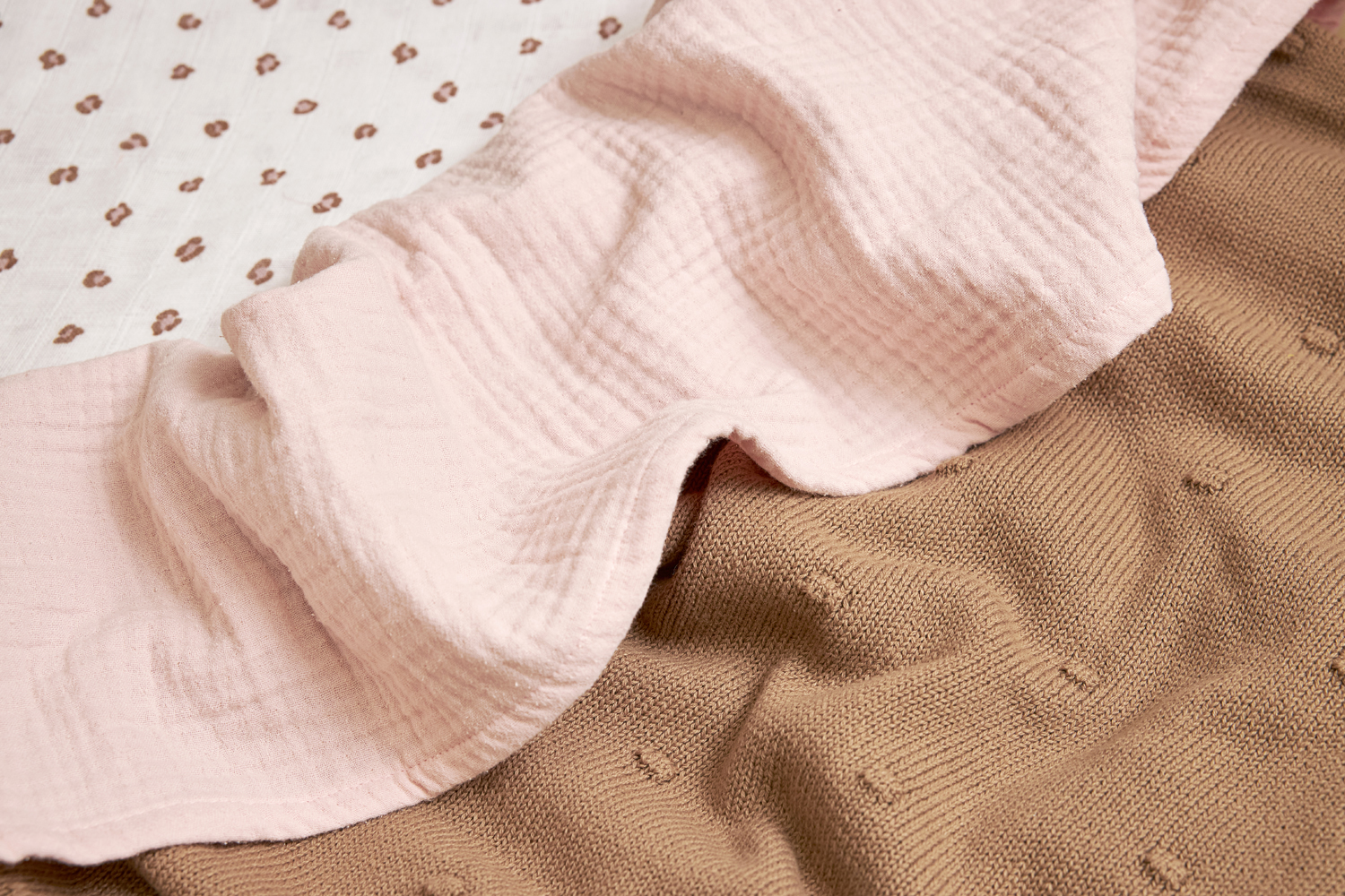 Crib sheet pre-washed muslin Uni - soft pink - 75X100cm