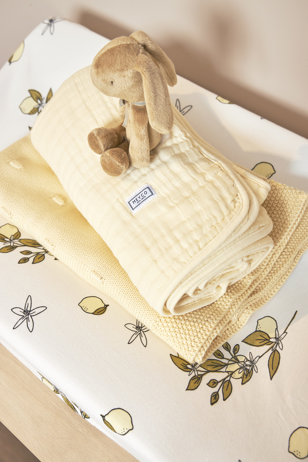 Crib bed blanket Knots - soft yellow - 75x100cm