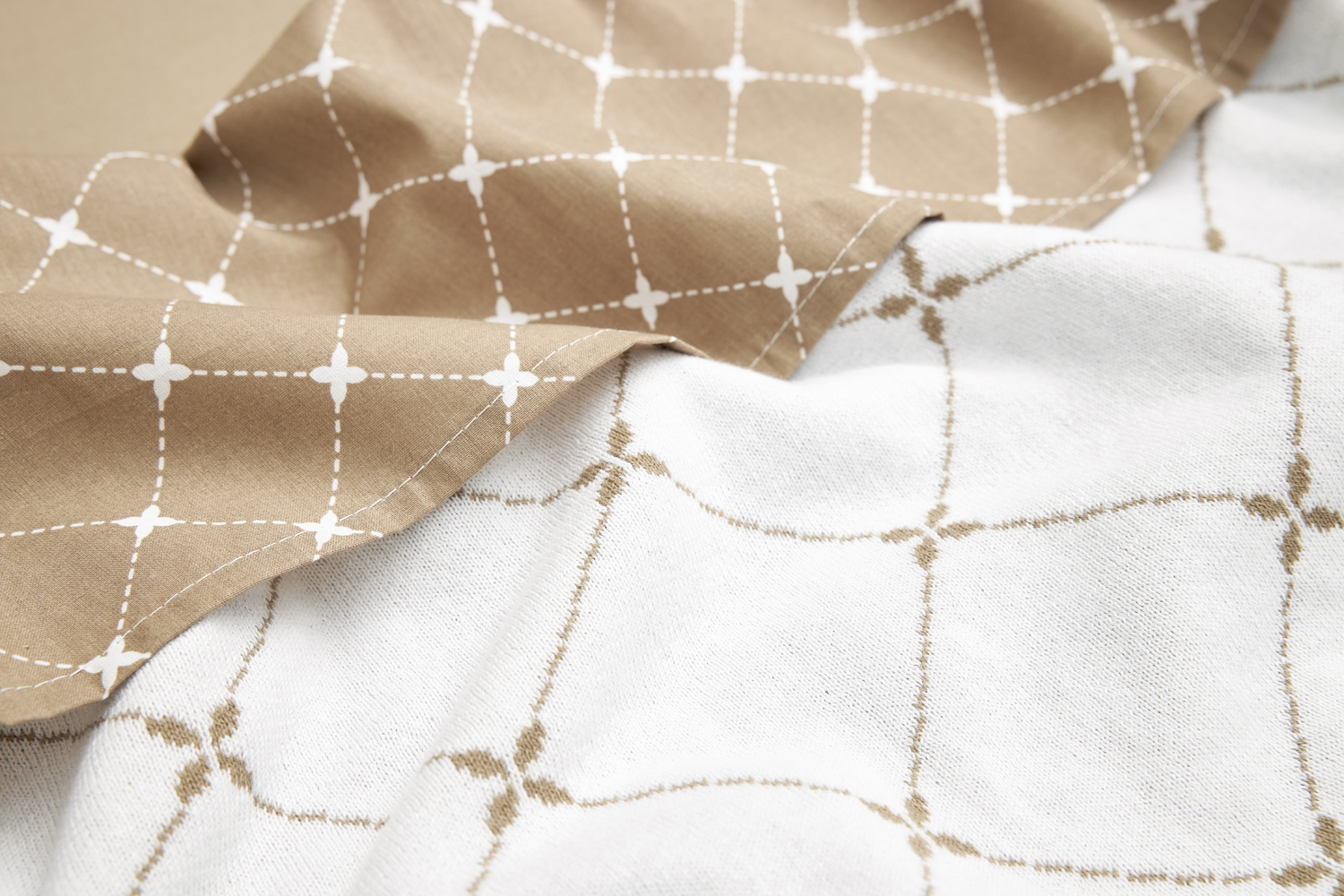 Ledikantdeken + 2-pack ledikantlakens + hoeslaken ledikant Louis - taupe - 100x150cm