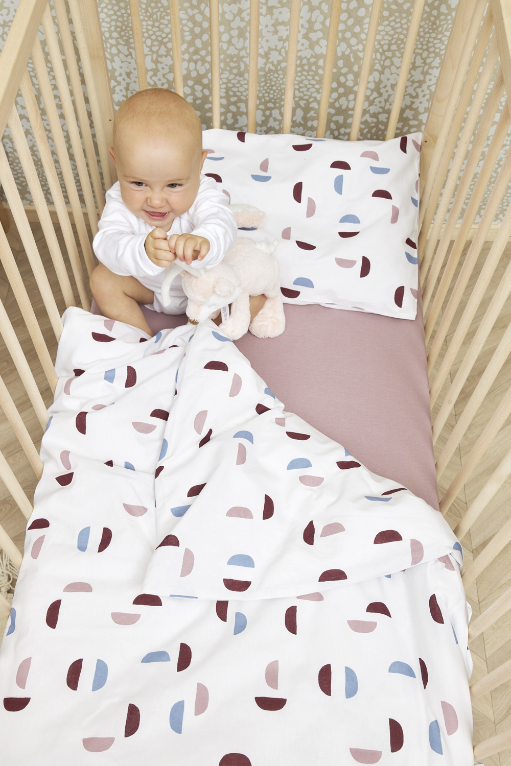 Dekbedovertrek + kussensloop ledikant Shapes - lilac - 100x135cm