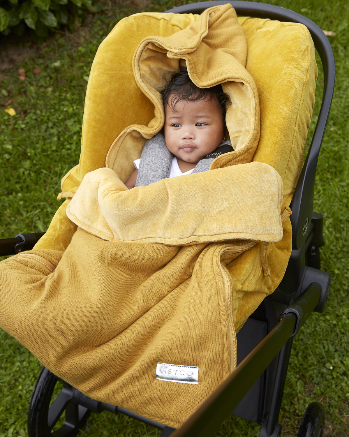 Autostoelhoes Velvet - honey gold - Groep 0+